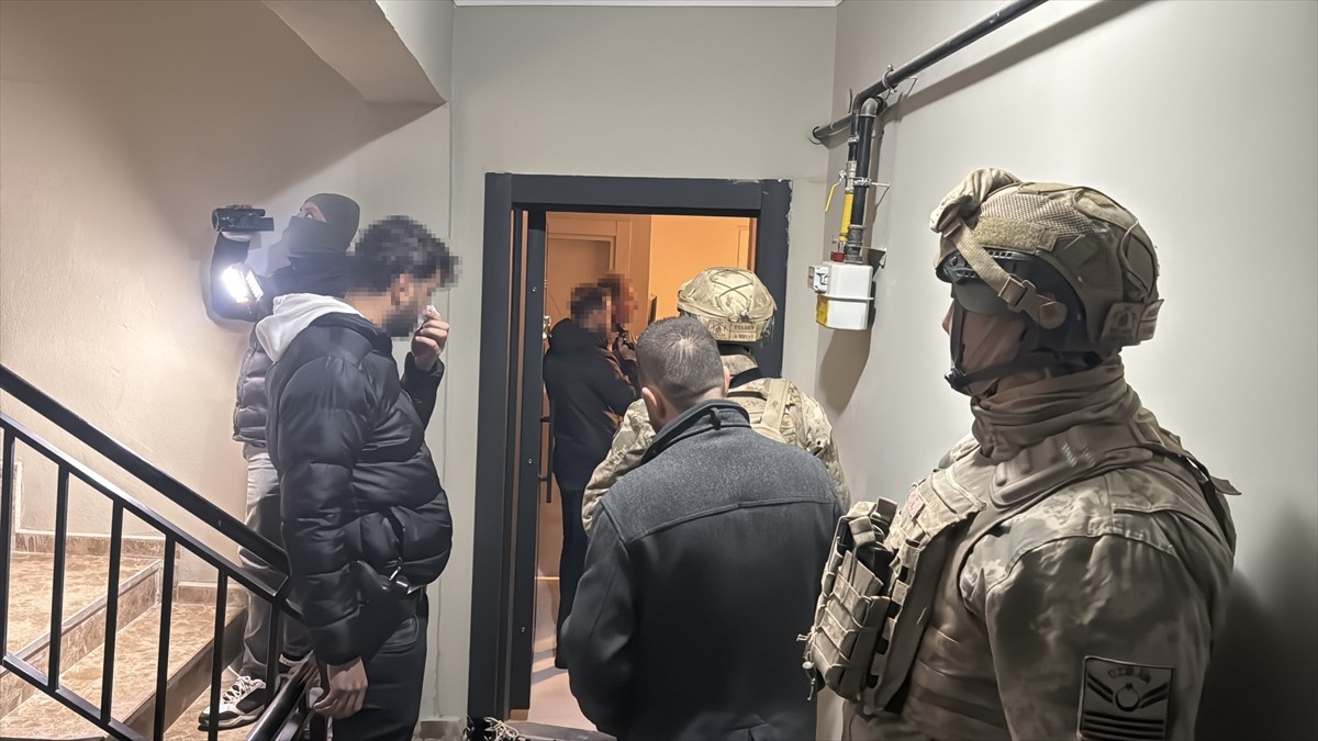 Adıyaman'da terör örgütü PKK'ya yönelik operasyonda 1 zanlı yakalandı.