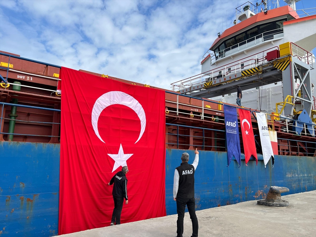 Afet ve Acil Durum Yönetimi Başkanlığı (AFAD), Gazze'ye gönderilen insani yardım malzemelerinin...