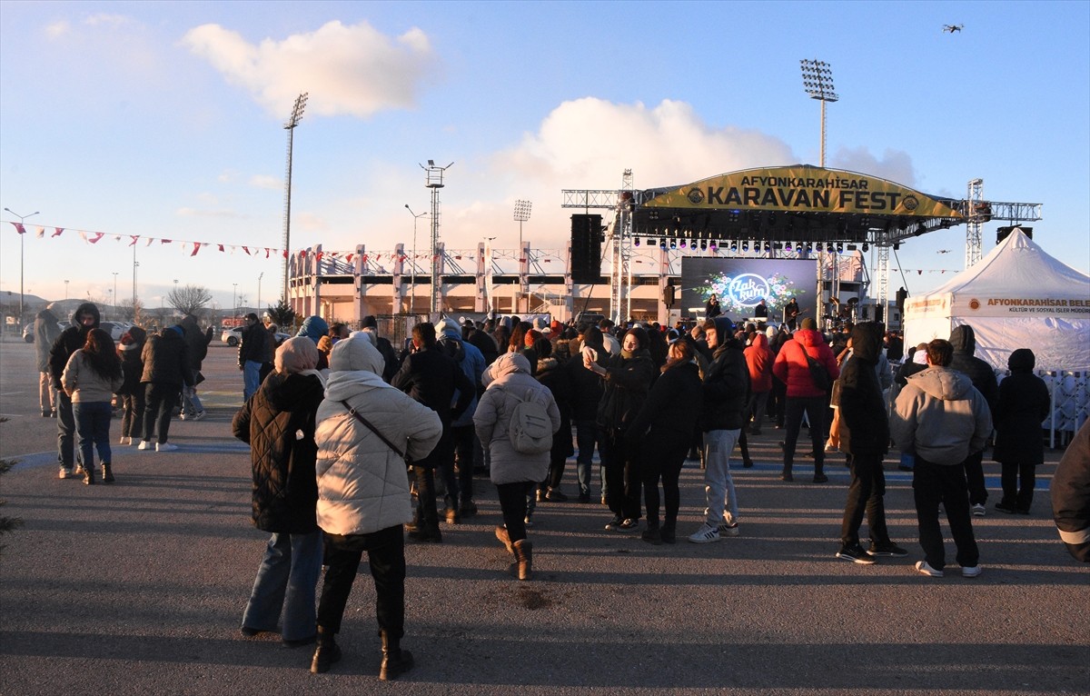 Afyonkarahisar'da düzenlenen "3. KaravanFest'in kamp ateşi yakıldı. Afyonkarahisar Motor Sporları...
