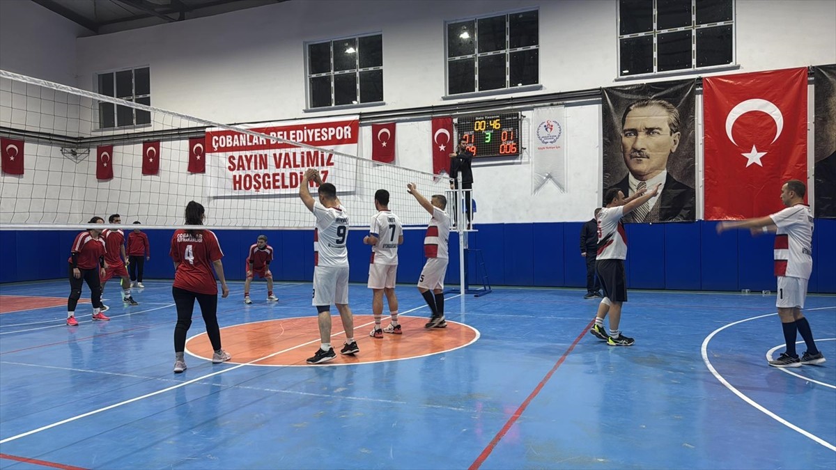 Afyonkarahisar'ın Çobanlar ilçesinde, şehit Cüneyt Taşyürek anısına voleybol maçı düzenlendi....