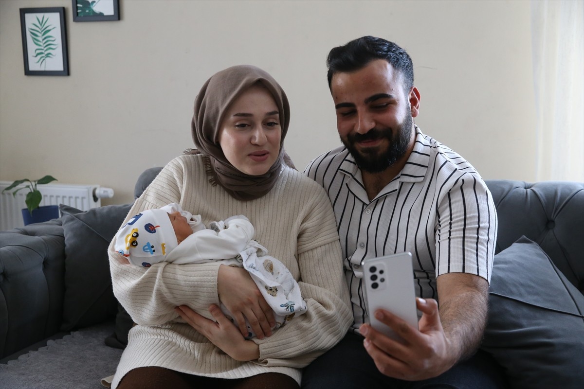 Aile ve Sosyal Hizmetler Bakanı Mahinur Özdemir Göktaş, dünyaevine girerken Aile ve Gençlik...