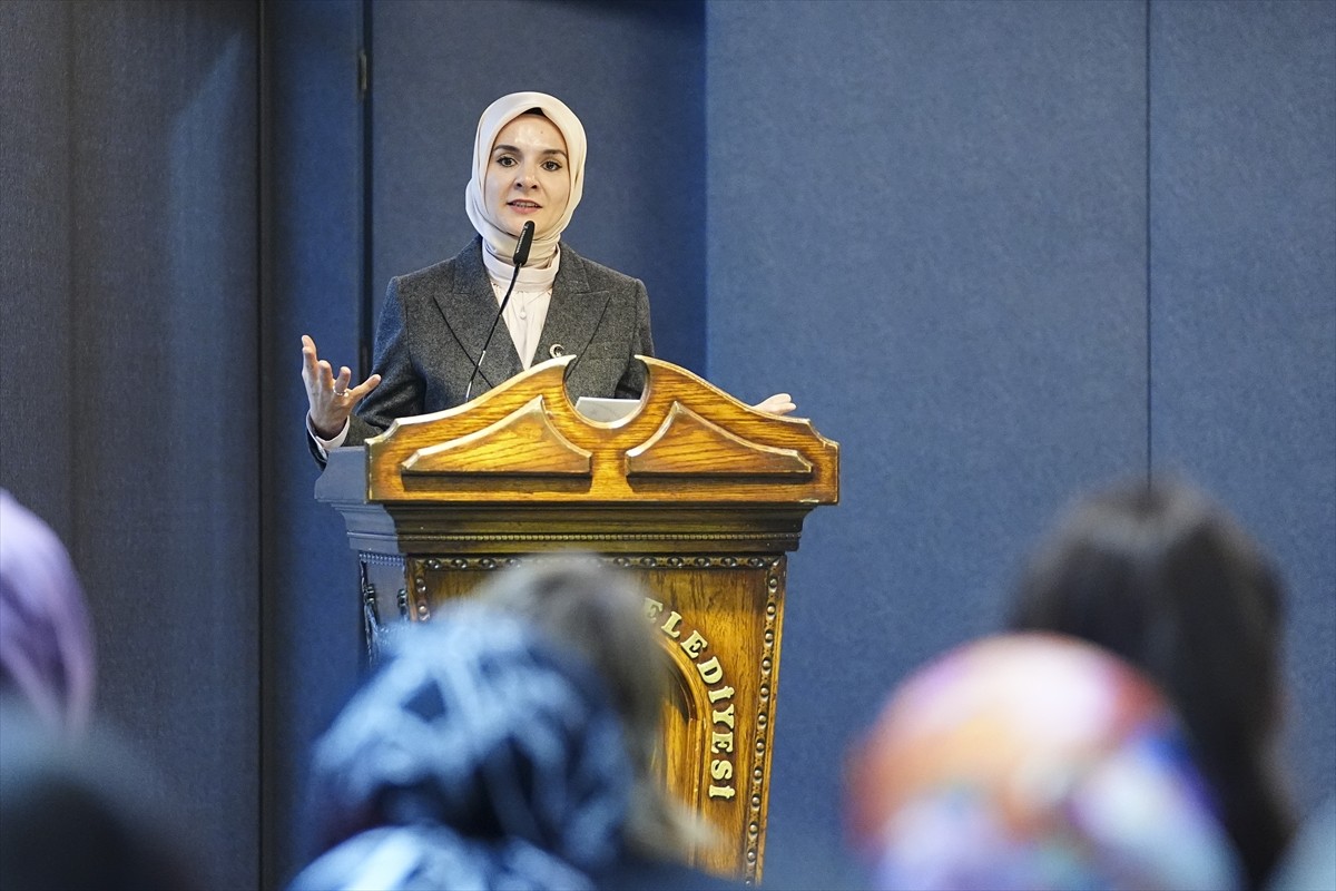 Aile ve Sosyal Hizmetler Bakanı Mahinur Özdemir Göktaş, Ümraniye Belediyesi Geleneksel Sanatlar...