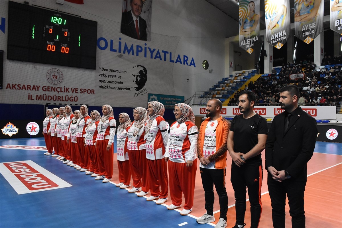 Aksaray'da köy kadınlarının kurduğu "Anadolu Sultanları" takımı, Vodafone Sultanlar Ligi...