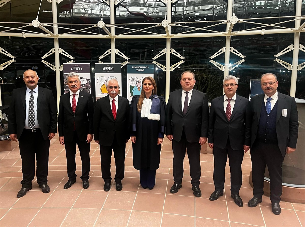 Anayasa Mahkemesi (AYM) Başkanı Kadir Özkaya (ortada), Avrupa İnsan Hakları Mahkemesinin (AİHM)...