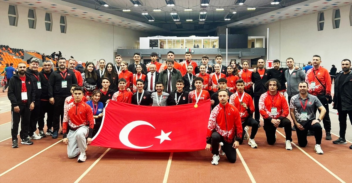 Atletizm milli takımı, Bulgaristan'da düzenlenen 20 Yaş Altı Balkan Atletizm Salon Şampiyonası'nda...