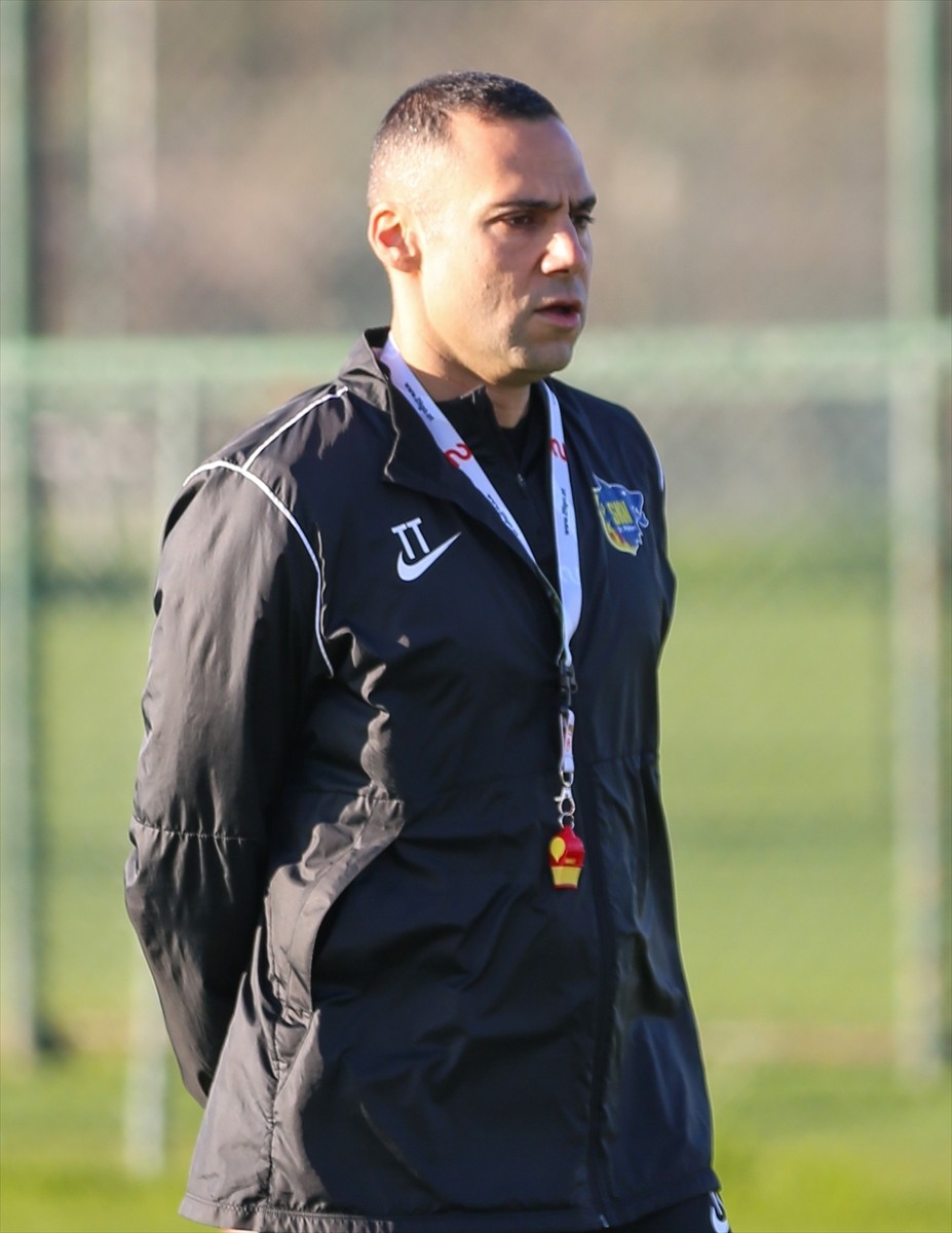 Avusturya 2. Futbol Ligi takımlarından St. Pölten'in 35 yaşındaki Türk teknik direktörü Tuğberk...