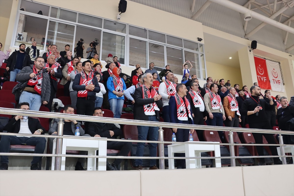 AXA Sigorta Erkekler Voleybol 2. Lig Finalleri'nde Denizlispor Civildir'i 3-0 yenen Sungurlu...