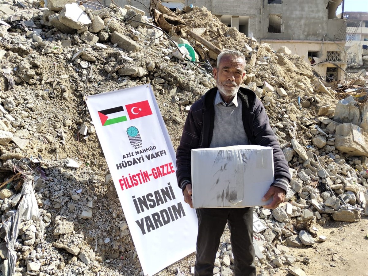 Aziz Mahmud Hüdayi Vakfı, Gazze'deki savaş mağduru ihtiyaç sahibi ailelere yardımlarını...