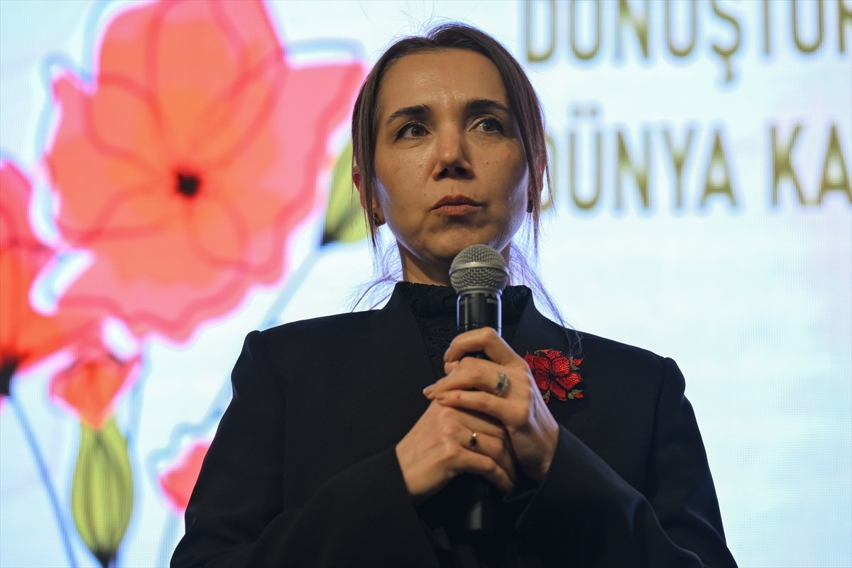 Başkentte, Dönüştüren Kadınlar Derneğince, 8 Mart Dünya Kadınlar Günü dolayısıyla "Bir Hikaye, Bin...