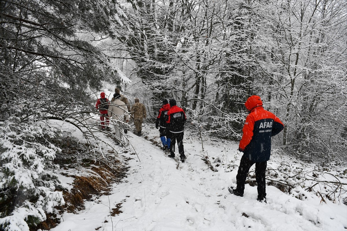 Bilecik'in Bozüyük ilçesinde kaybolan Fatma Ç.'nin bulunması için jandarma, AFAD, AKUT ve çeşitli...