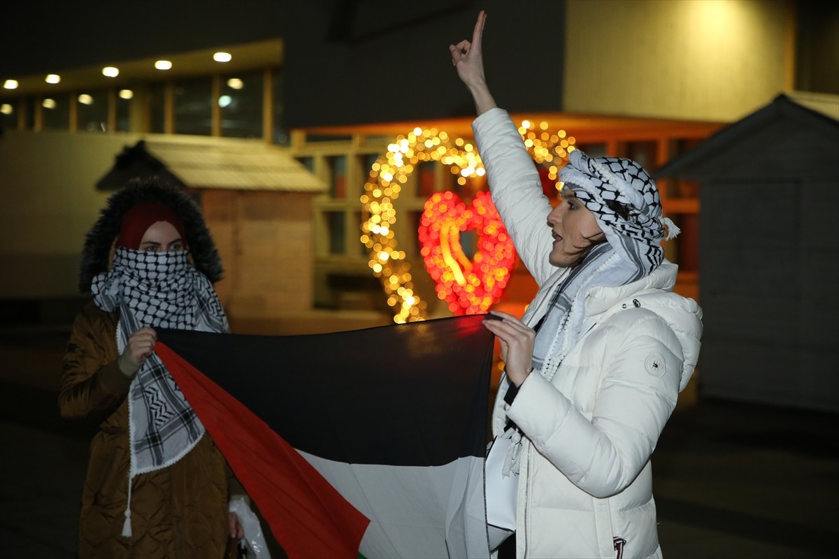 Bosna Hersek'in başkenti Saraybosna'ya Buz Hokeyi Dünya Şampiyonası maçı için gelen İsrail takımı...