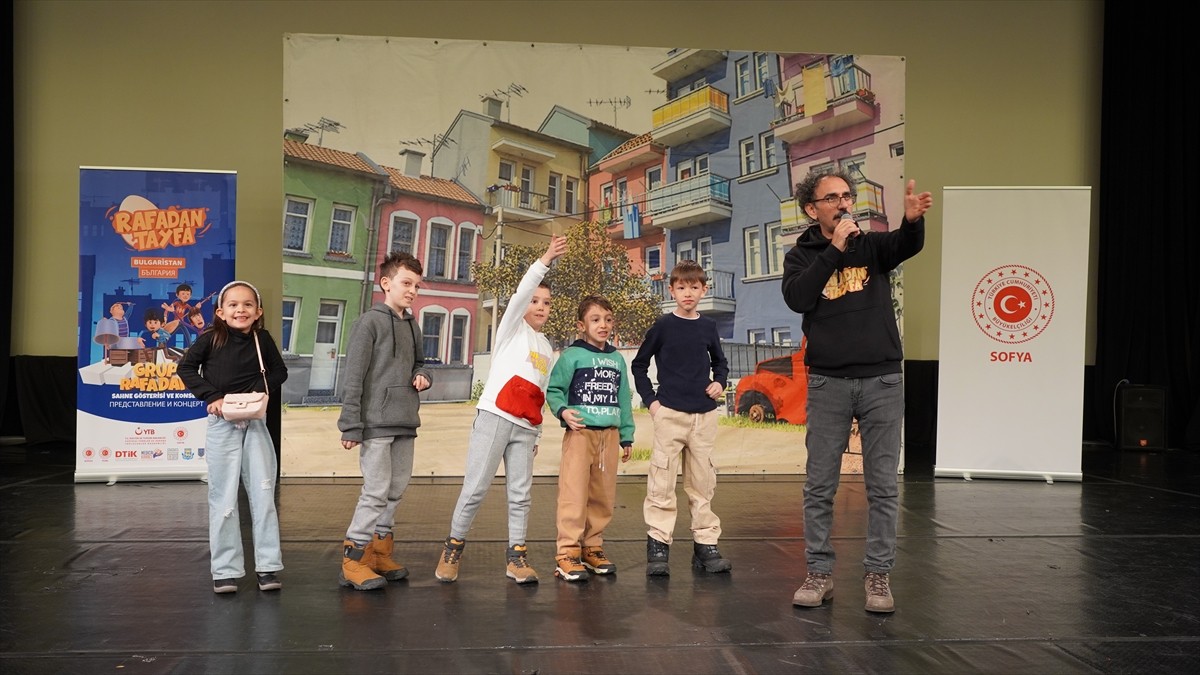 Bulgaristan'da, TRT Çocuk Kanalı'nın sevilen çizgi filmlerinden Rafadan Tayfa'nın sahne gösterisi...