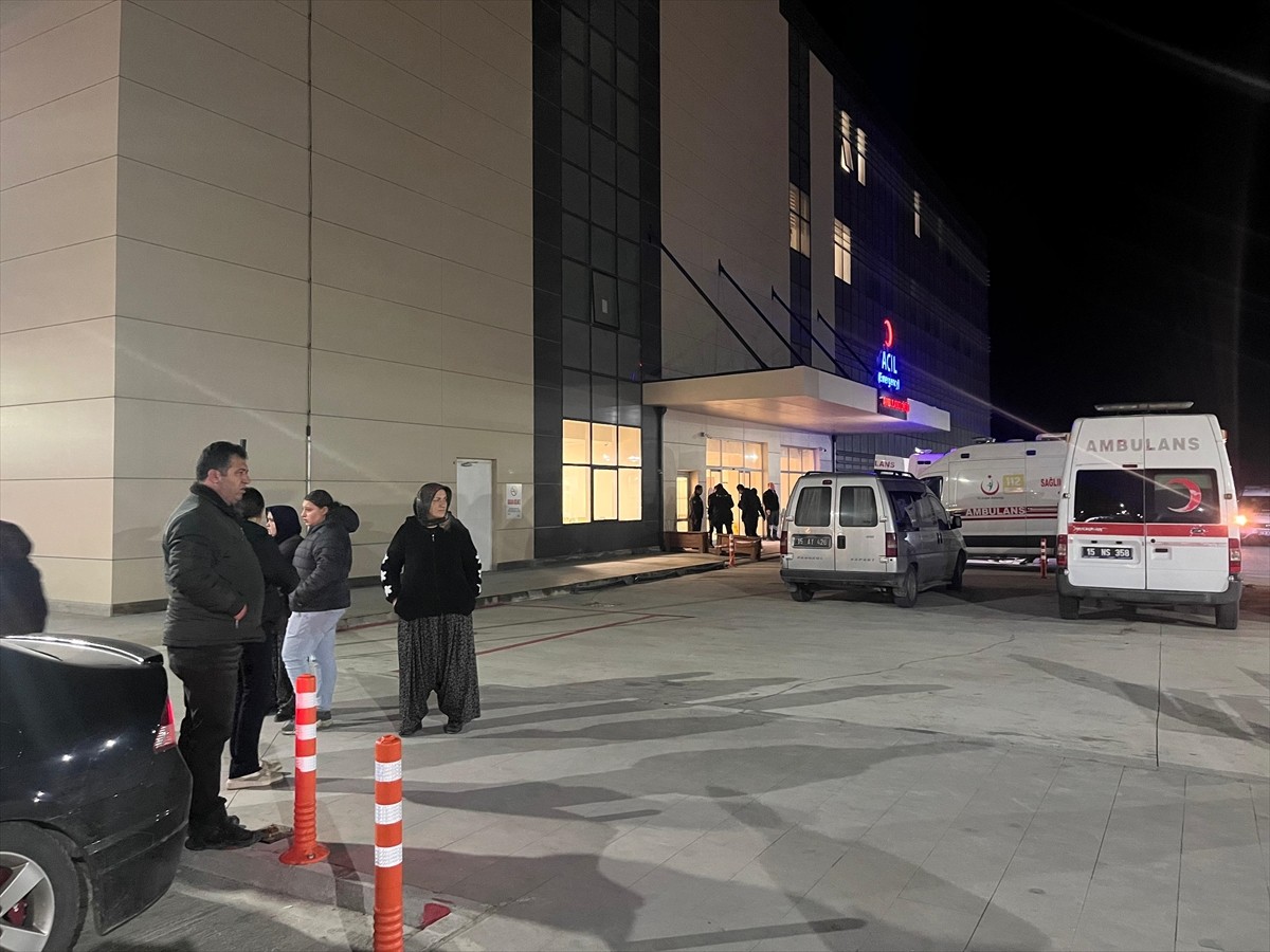 Burdur'da otomobilin çarptığı yaya kaldırıldığı hastanede hayatını kaybetti. Kazada hayatını...