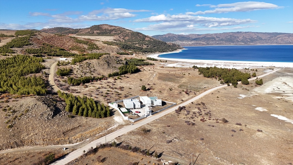 Burdur'da Salda Gölü'nde kurulan Burdur Mehmet Akif Ersoy Üniversitesi (MAKÜ) Salda Gölü Bilim...