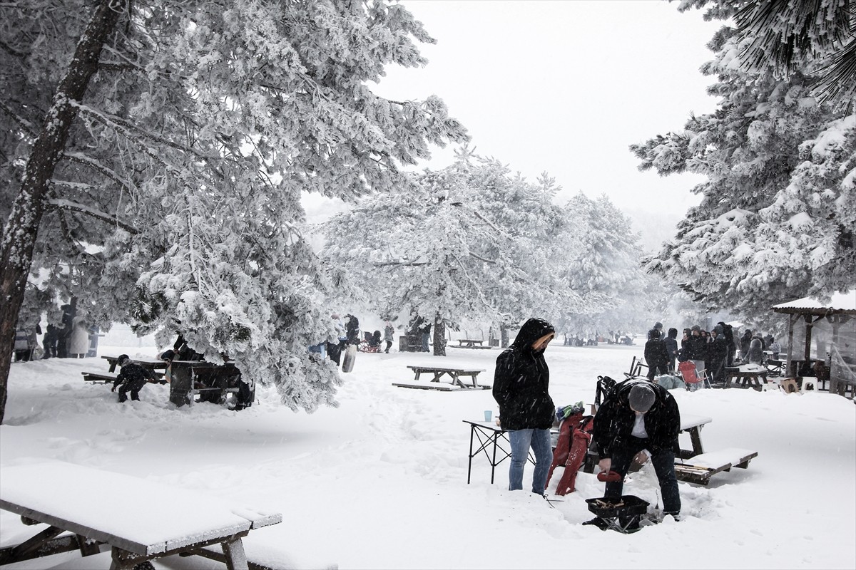 Büyük bölümü ormanlarla kaplı Kütahya'nın doğal güzellikleriyle ünlü ilçesi Domaniç'te yüksek...