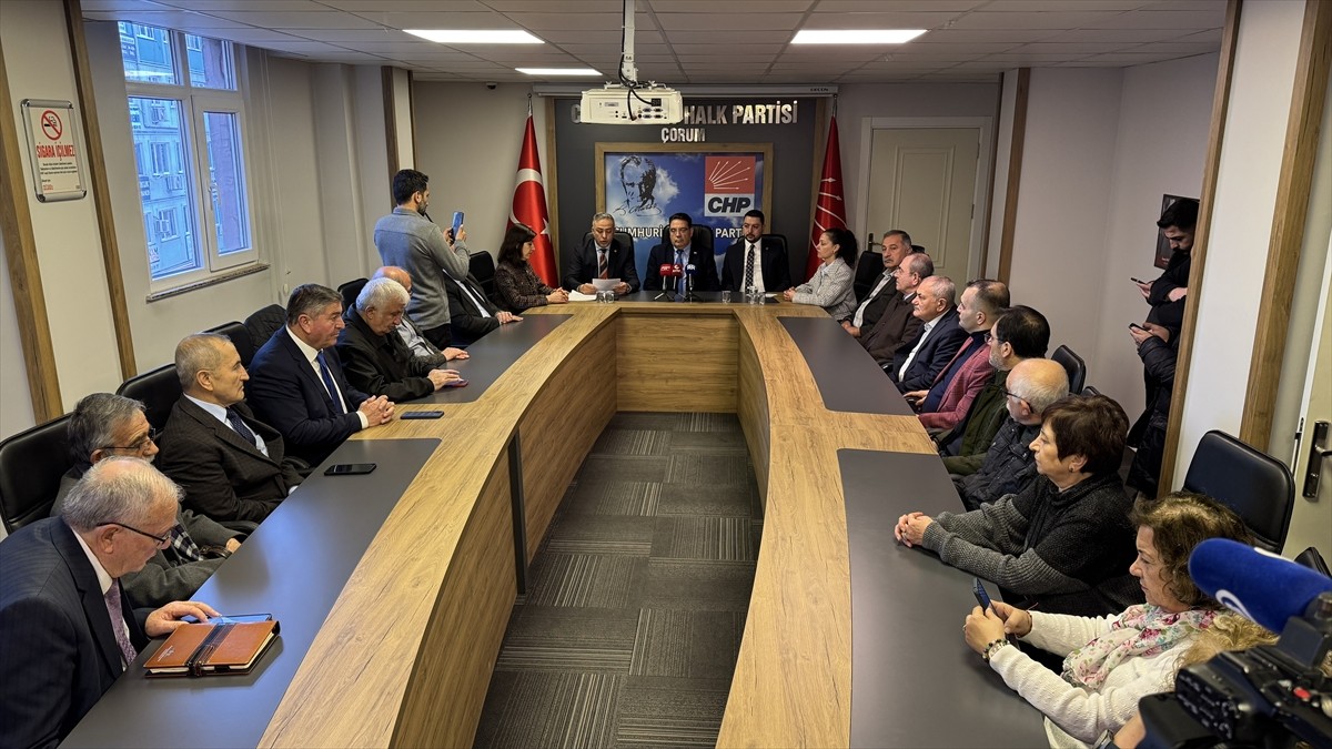 CHP Genel Başkan Yardımcısı Yankı Bağcıoğlu, partisinin Çorum il başkanlığında basın toplantısı...