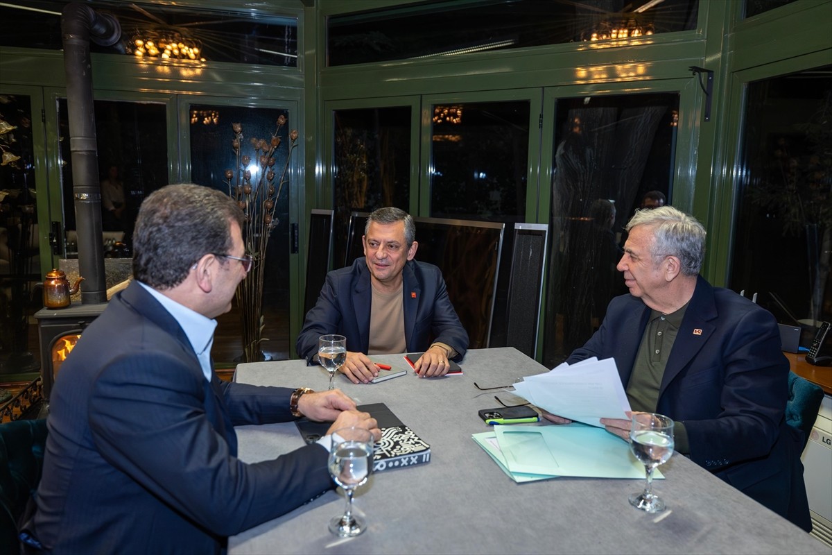 CHP Genel Başkanı Özgür Özel, İstanbul Büyükşehir Belediye (İBB) Başkanı Ekrem İmamoğlu ve Ankara...
