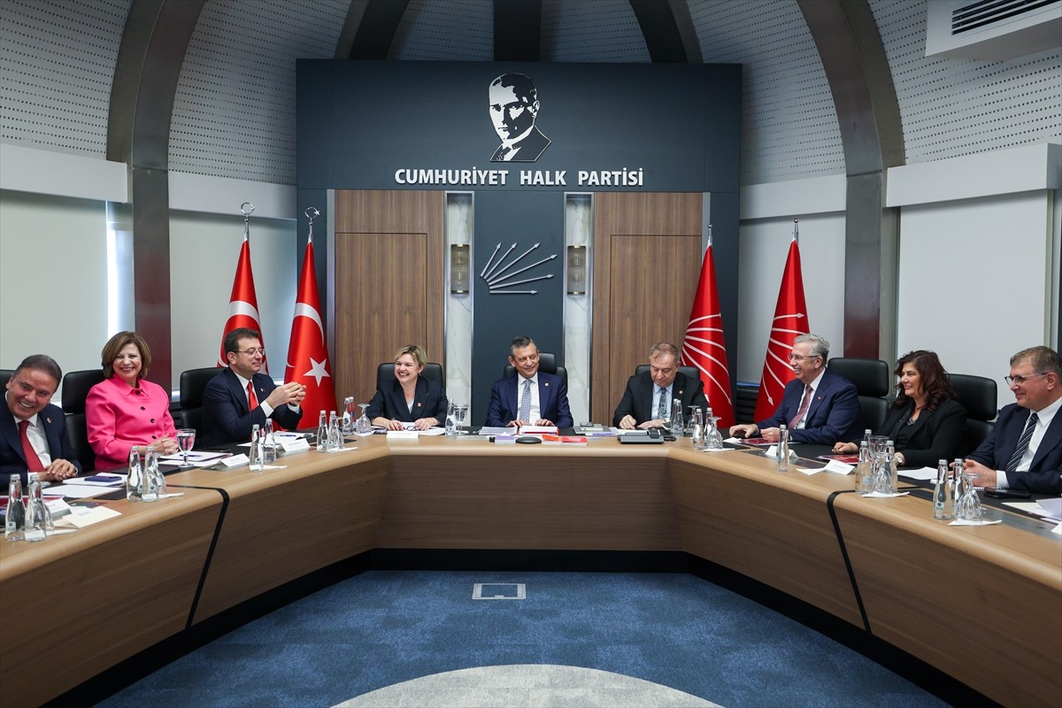 CHP Genel Başkanı Özgür Özel, Sosyal Demokrat Belediyecilik Eşgüdüm Konseyi (SODEMBEK)...