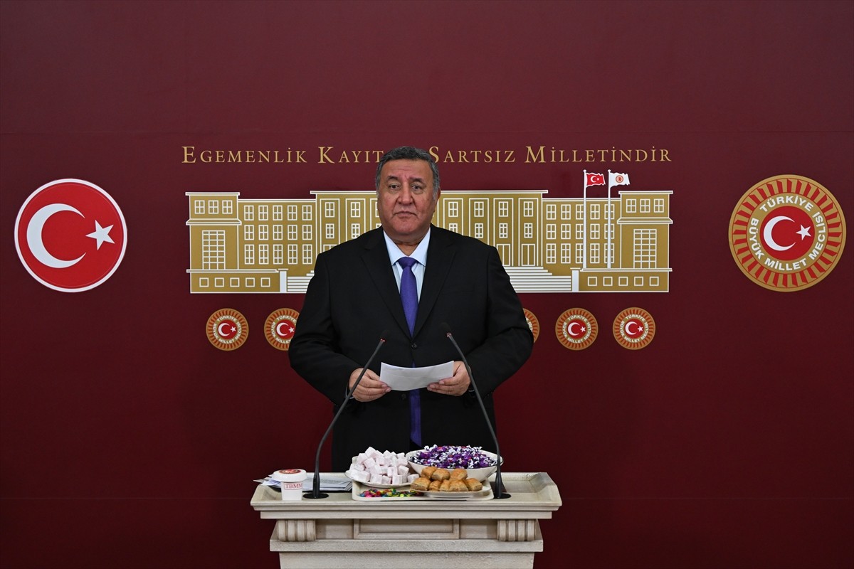 CHP Niğde Milletvekili Ömer Fethi Gürer, TBMM'de basın toplantısı düzenledi.