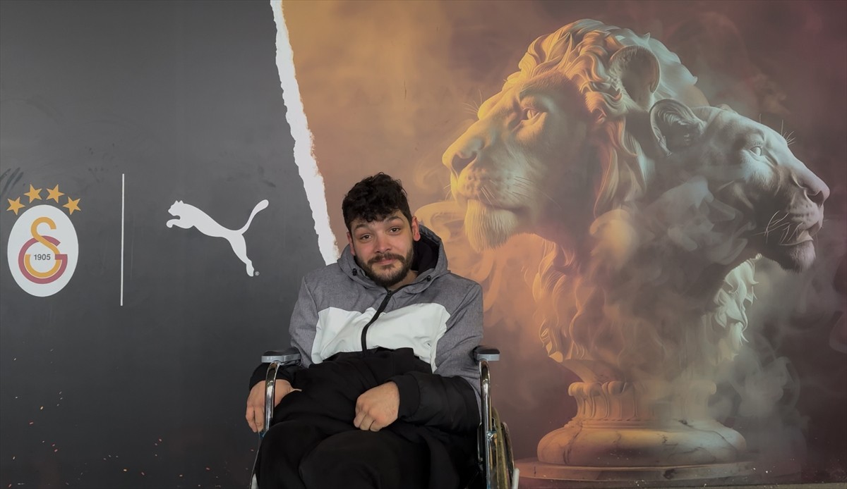 Çocukken geçirdiği ateşli hastalık sonucu serebral palsili (beyin felci) olarak yaşamını sürdüren...