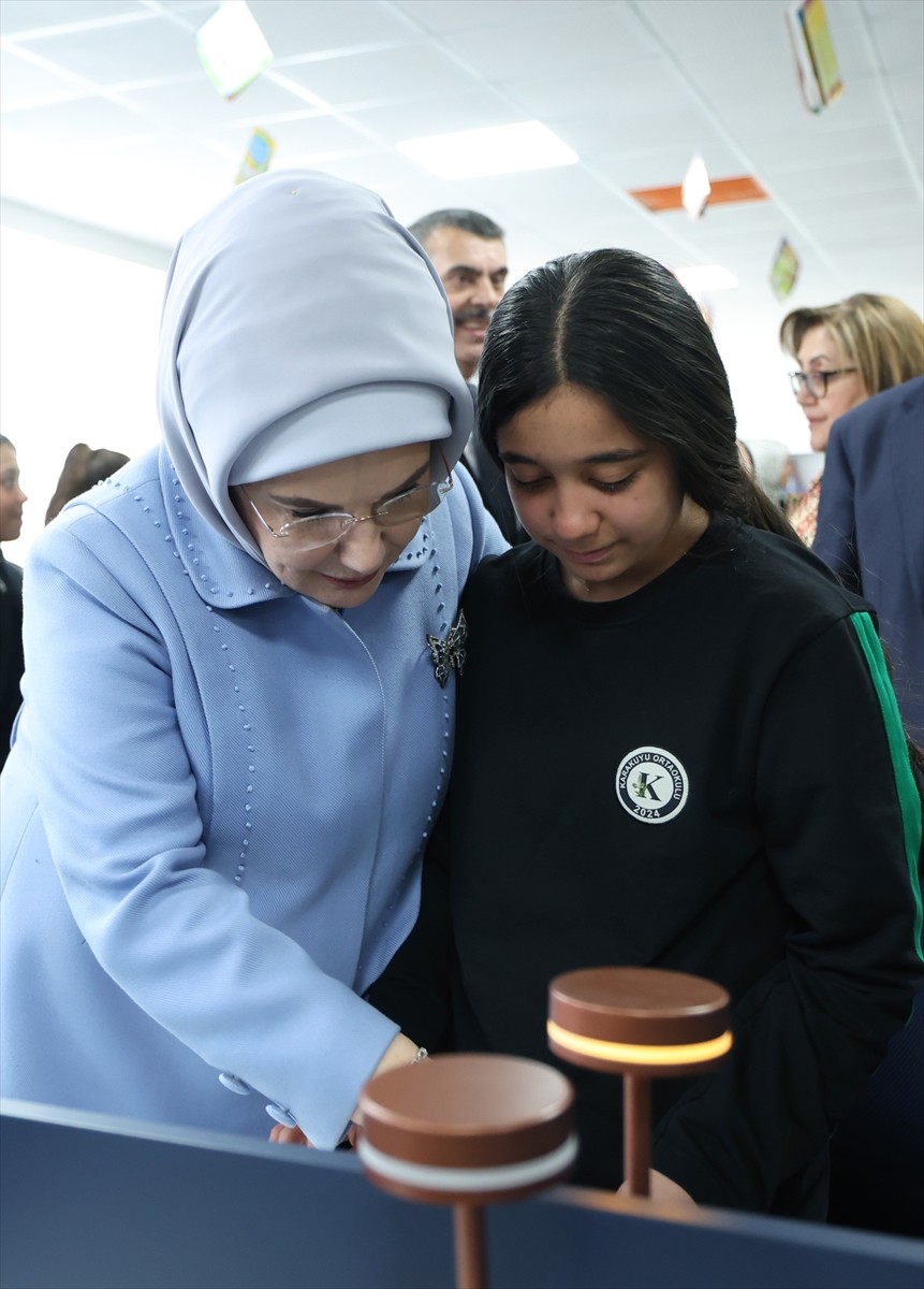 Cumhurbaşkanı Recep Tayyip Erdoğan'ın eşi Emine Erdoğan, edebiyatçı, yazar ve aktivist Şule Yüksel...