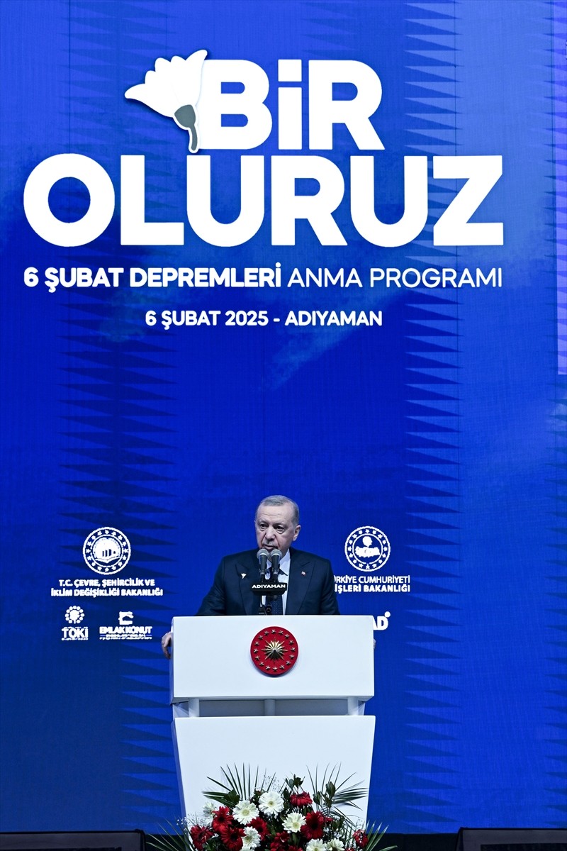 Cumhurbaşkanı Recep Tayyip Erdoğan, Adıyaman Gençlik ve Spor Müdürlüğü Spor Salonu'nda, 'Bir...