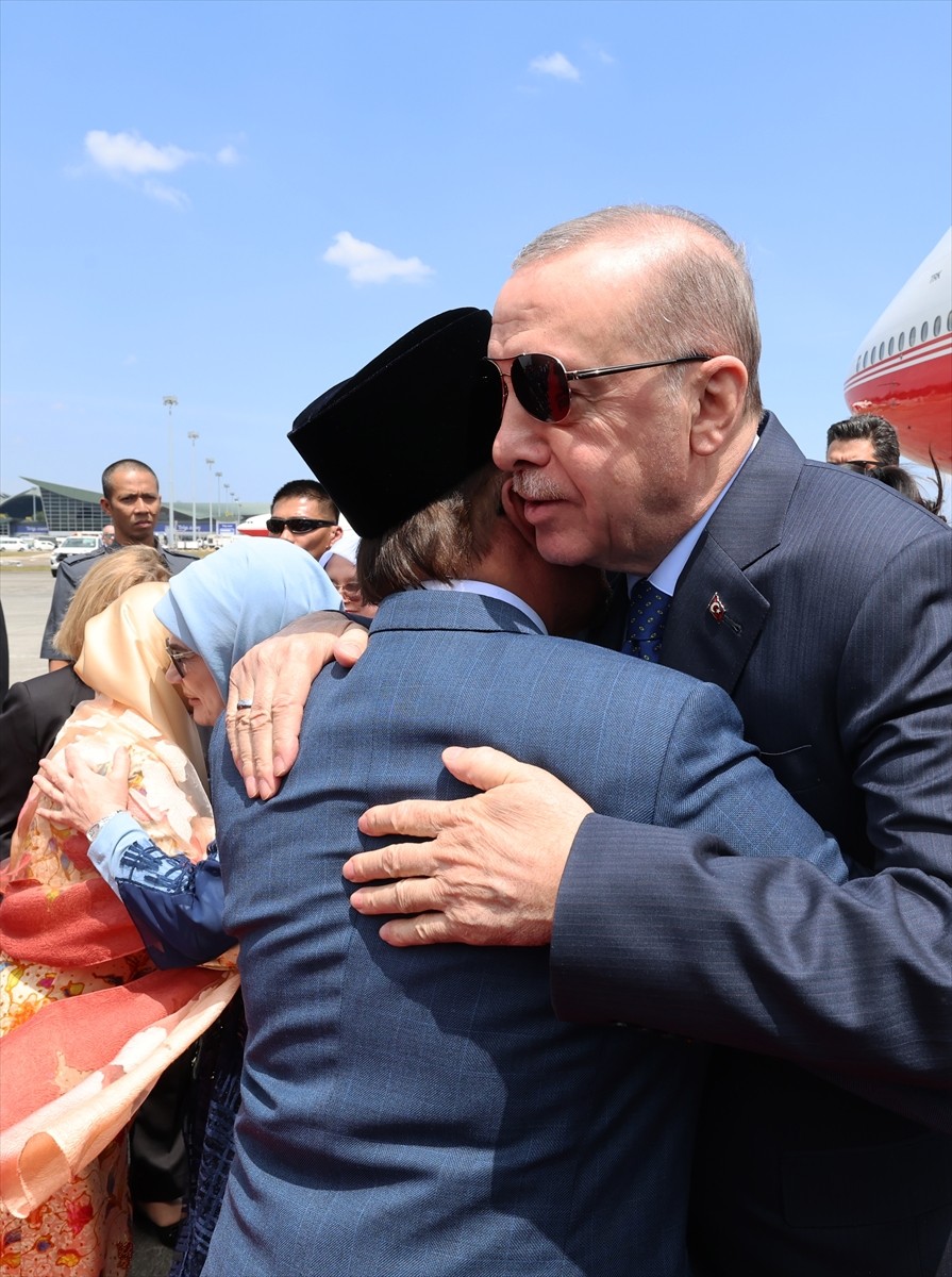 Cumhurbaşkanı Recep Tayyip Erdoğan, resmi temaslarda bulunmak üzere özel uçak "TC-TRK" ile...