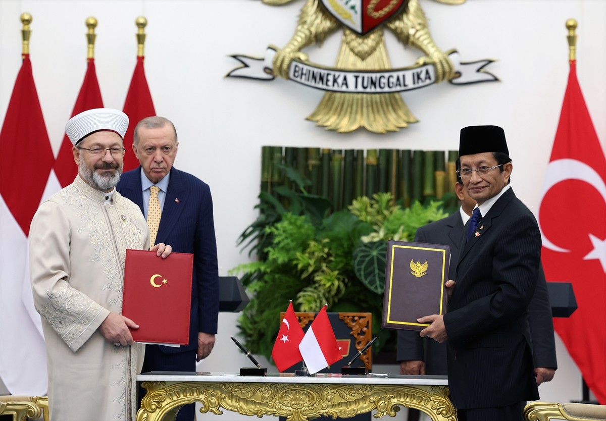 Cumhurbaşkanı Recep Tayyip Erdoğan ve Endonezya Cumhurbaşkanı Prabowo Subianto huzurunda, iki ülke...