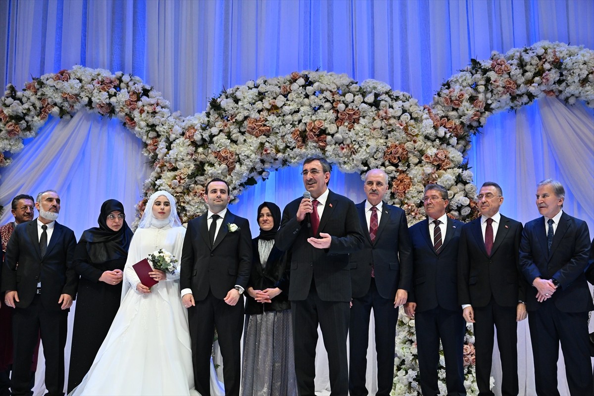 Cumhurbaşkanı Yardımcısı Cevdet Yılmaz'ın oğlu Ferhat Yılmaz, çok sayıda davetlinin katıldığı...