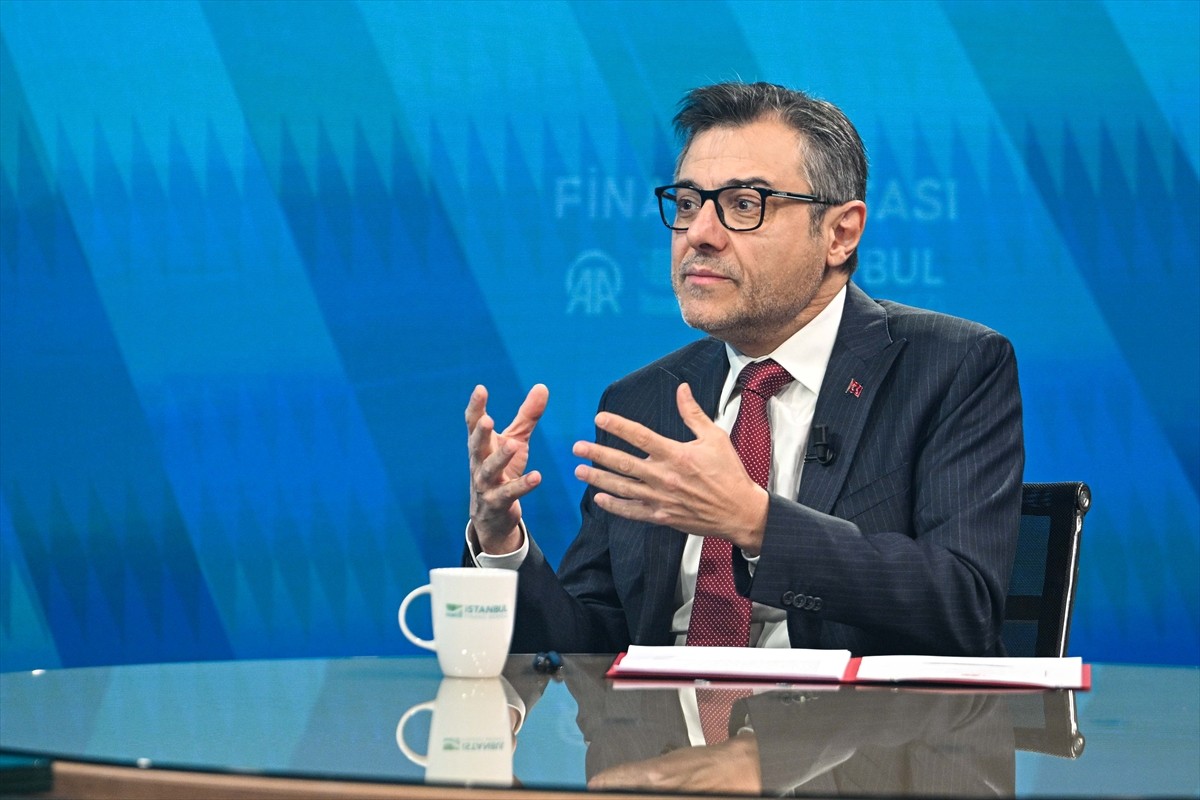 Cumhurbaşkanlığı Finans Ofisi Başkanı Göksel Aşan (sağda), İstanbul Finans Merkezinin katkılarıyla...