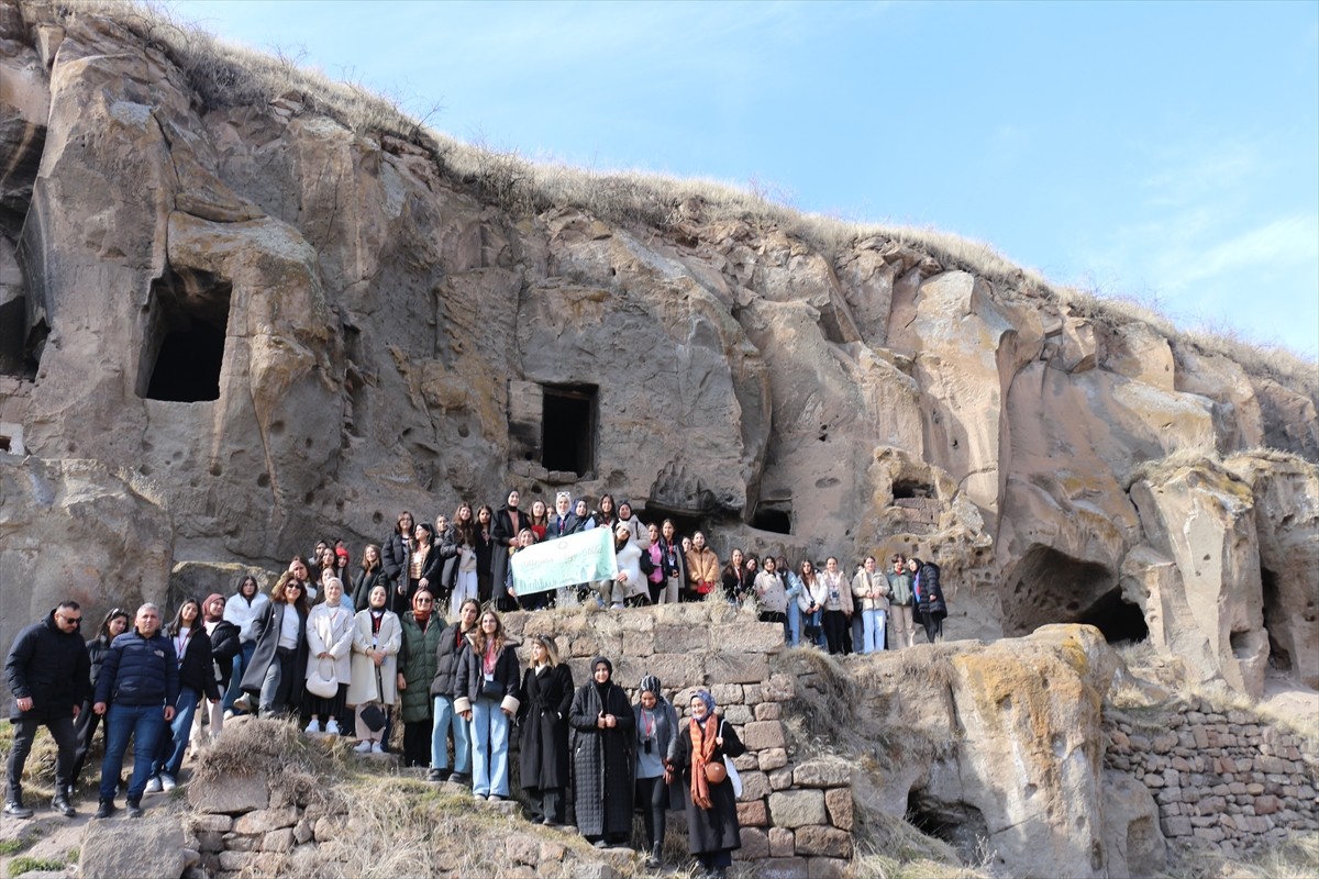 Cumhurbaşkanlığı himayesinde, Milli Eğitim Bakanlığınca yürütülen "Maziden Atiye Ahlat" programına...