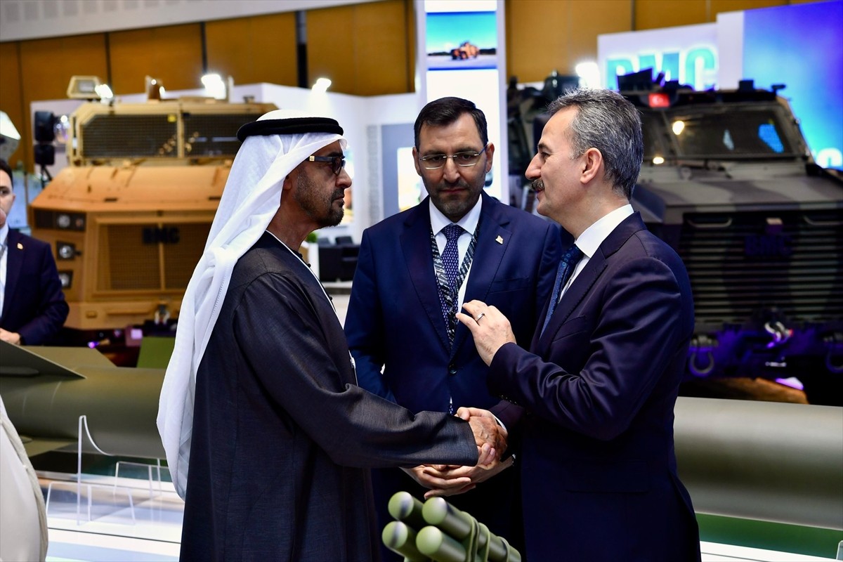 Cumhurbaşkanlığı Savunma Sanayii Başkanı Haluk Görgün (sağda), Birleşik Arap Emirlikleri'nin (BAE)...