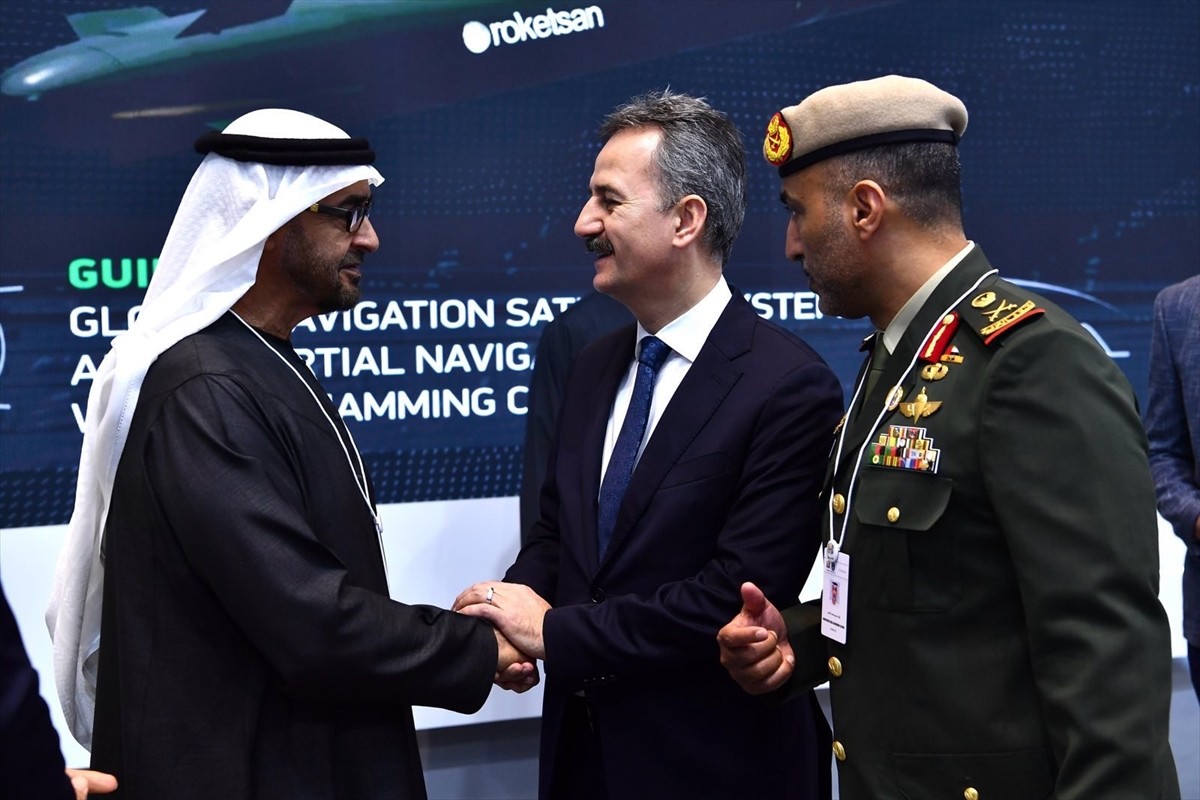 Cumhurbaşkanlığı Savunma Sanayii Başkanı Haluk Görgün (sağda), Birleşik Arap Emirlikleri'nin (BAE)...