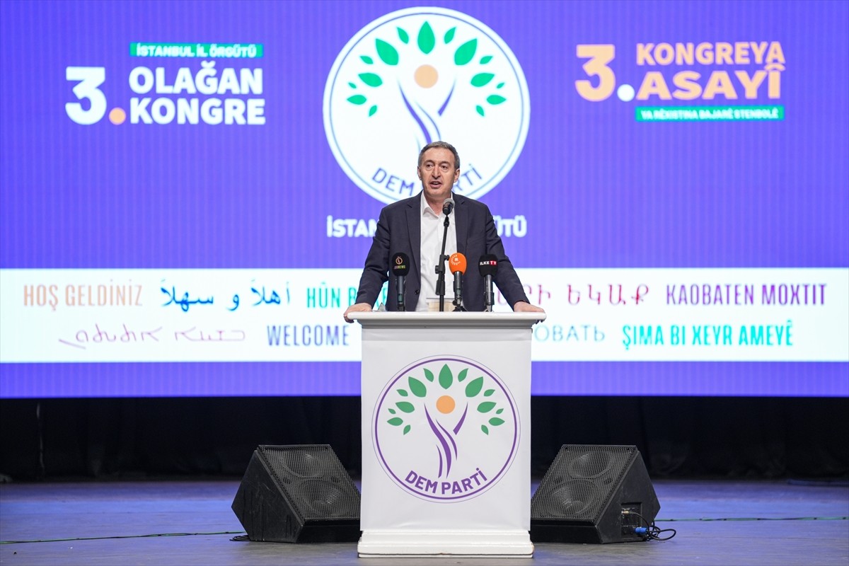 DEM Parti Eş Genel Başkanı Tuncer Bakırhan, partisinin Küçükçekmece Yahya Kemal Beyatlı Gösteri...