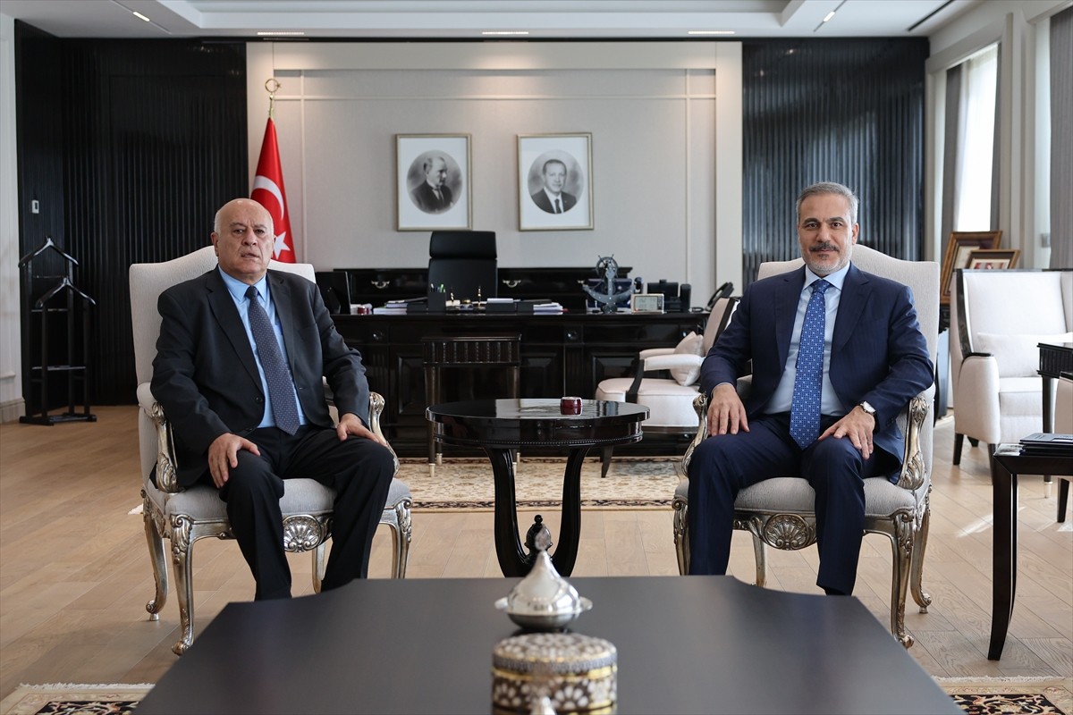 Dışişleri Bakanı Hakan Fidan (sağda), Fetih Genel Sekreteri Cibril Rajub'u (solda) Ankara'da kabul...