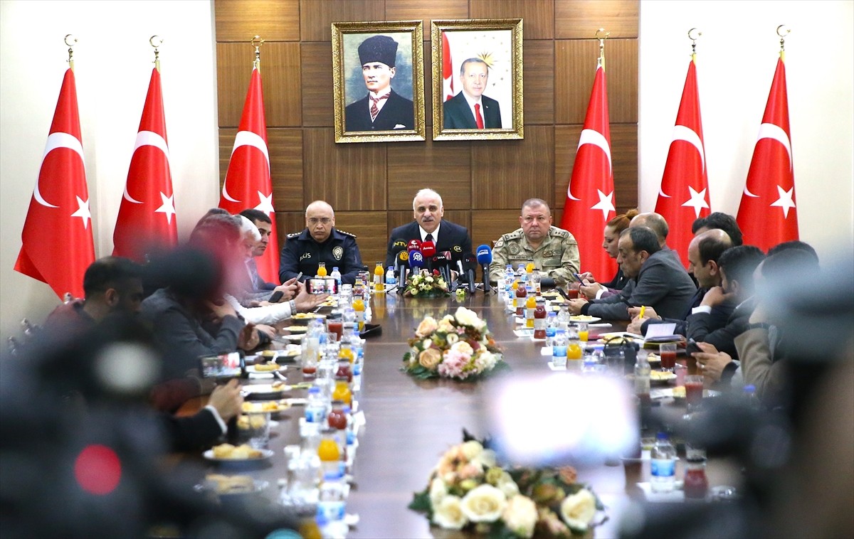 Diyarbakır Valisi Murat Zorluoğlu, Valilikte düzenlenen "2024 Asayiş Değerlendirme Toplantısı"nda...