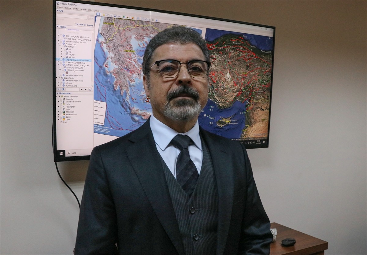 Dokuz Eylül Üniversitesi (DEÜ) Deprem Araştırma ve Uygulama Merkezi (DAUM) Müdürü Prof. Dr. Hasan...