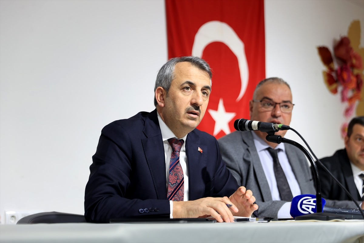 Edirne'nin Enez Enez ilçesindeki Atatürk Ortaokulu'nda turizm toplantısı düzenlendi. Vali Yunus...