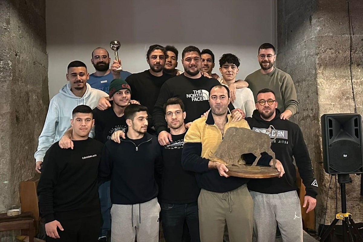 Ege Üniversitesi (EÜ) Sualtı Ragbisi Takımı, 42. Sualtı Ragbisi Turnuvası'nda şampiyon oldu. EÜ...