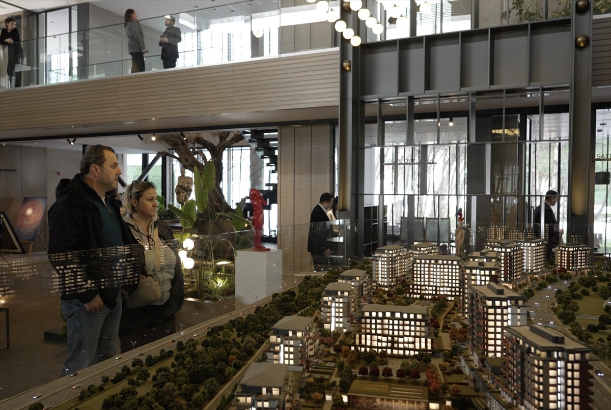 Emlak Konut GYO'nun İstanbul, İzmir, Antalya ve Balıkesir'deki 25 projesinde başlatılan...