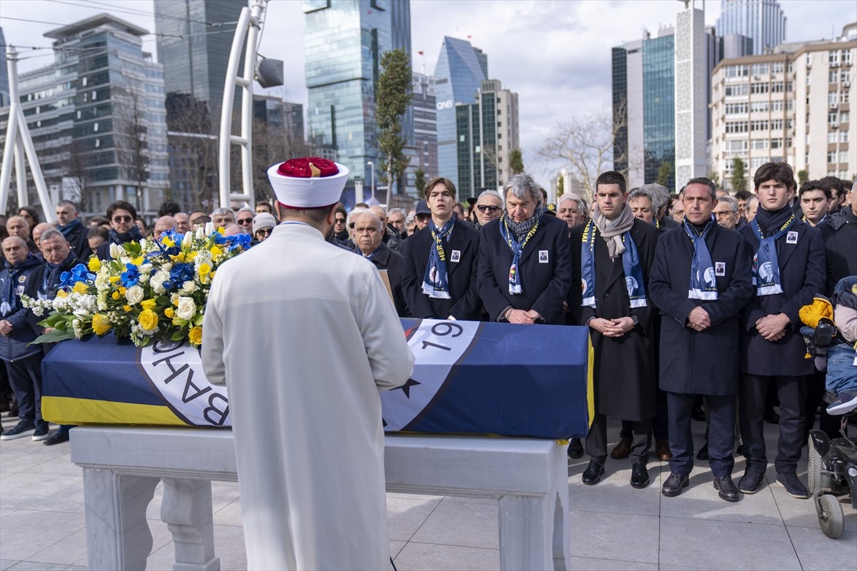 Fenerbahçe Yönetim Kurulu Üyesi Mehmet Salih Dereli'nin cenaze namazı kılındı. Barbaros Hayrettin...