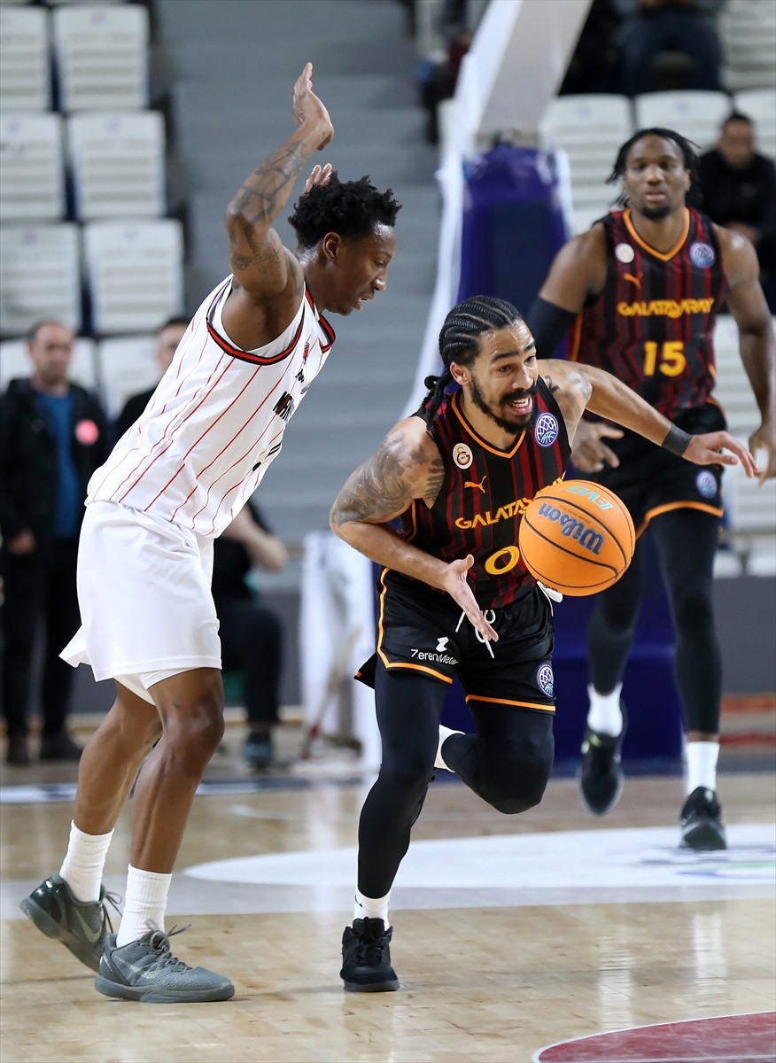 FIBA Şampiyonlar Ligi J Grubu ikinci maçında Manisa Basket ile Galatasaray, Muradiye Spor...