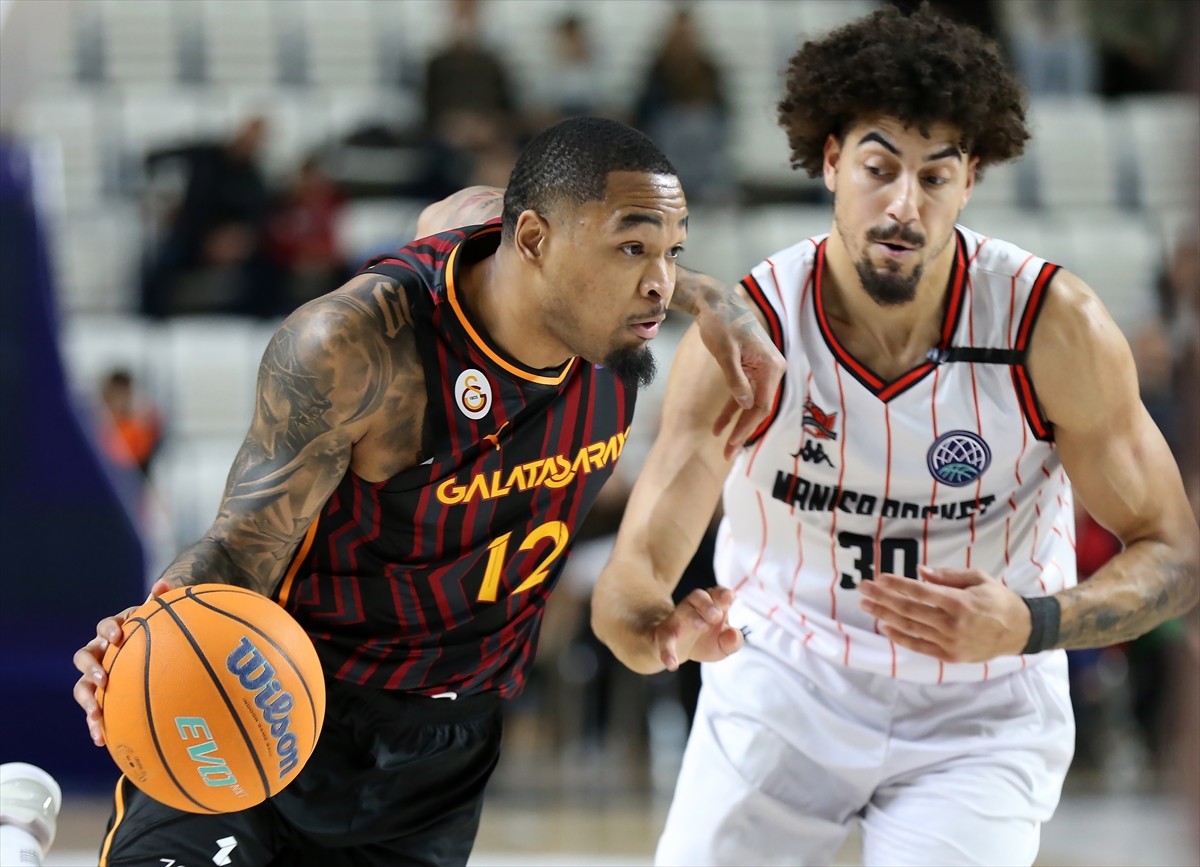 FIBA Şampiyonlar Ligi J Grubu ikinci maçında Manisa Basket ile Galatasaray, Muradiye Spor...