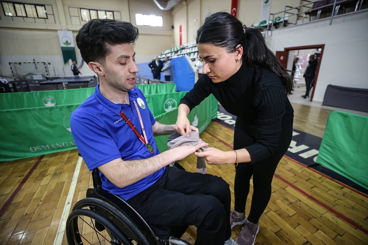 Geçirdiği trafik kazasının ardından yaşamını tekerlekli sandalyeyle sürdüren Orhan Koca, yöneldiği...