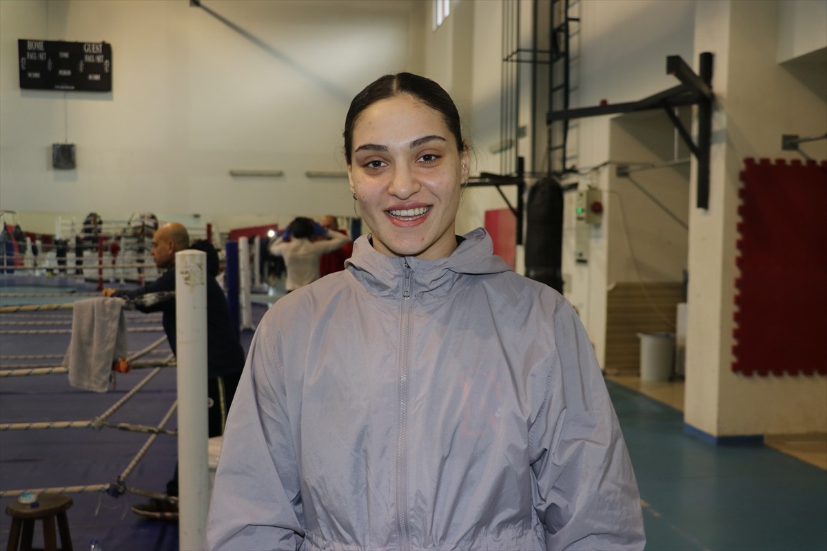 Gençler kategorisinde Avrupa ve dünya şampiyonlukları bulunan milli boksör Büşra Işıldar, büyükler...