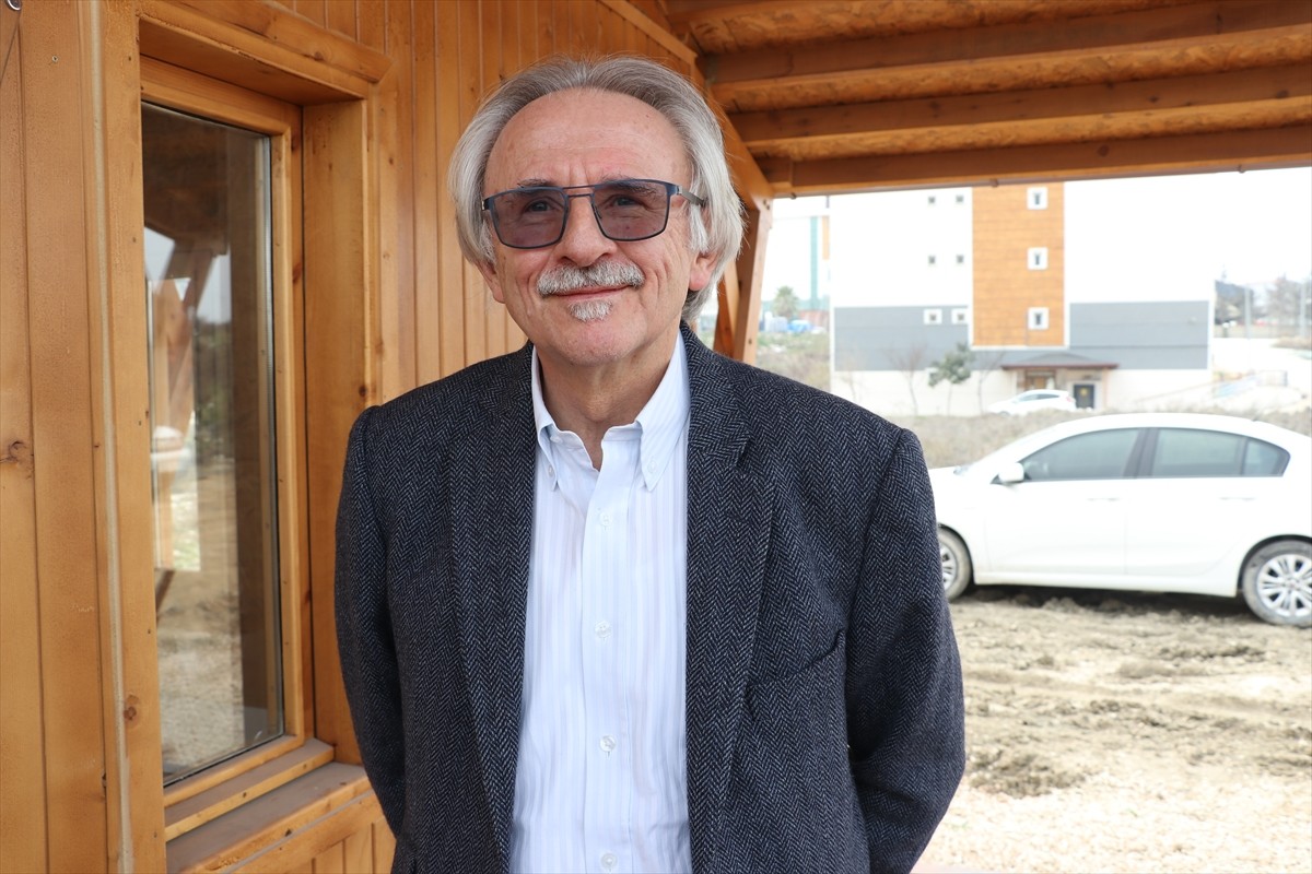 Hatay'da 6 Şubat 2023'teki depremlerde hasar gören bazı yapılarda incelemelerde bulunan Avrupa...