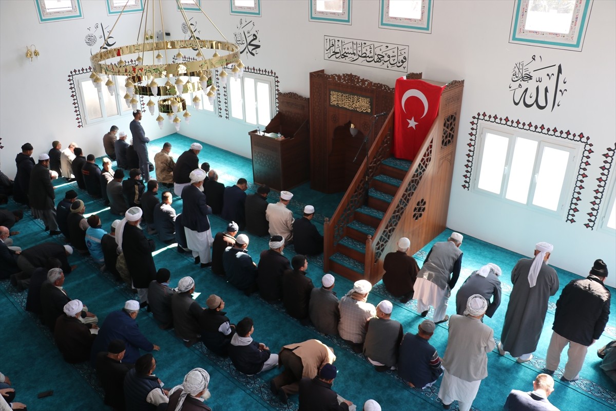 Hatay'ın merkez Antakya ilçesinde, 6 Şubat 2023'teki depremlerde ağır hasar alarak yıkılan caminin...