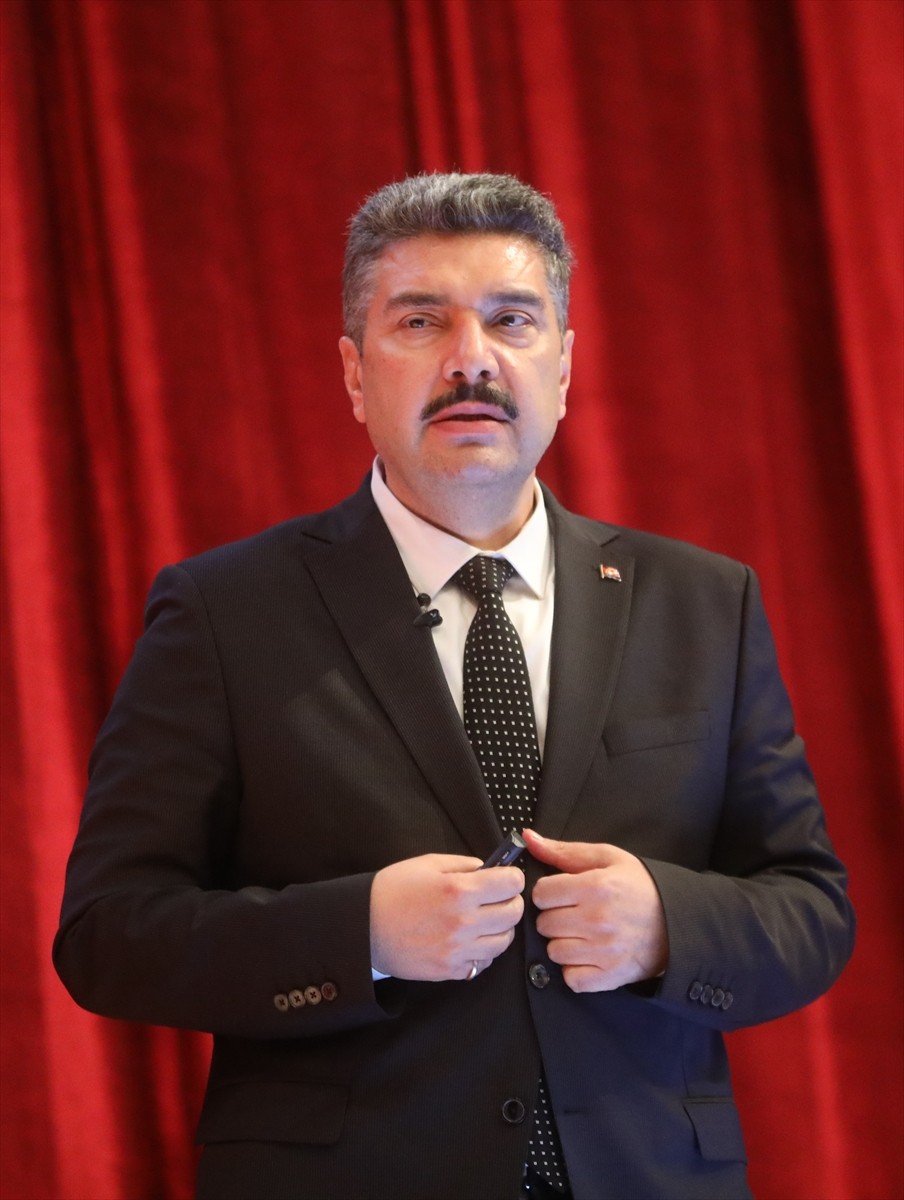 HAVELSAN Genel Müdürü Mehmet Akif Nacar, Trakya Üniversitesinde öğrencilerle de bir araya geldi....