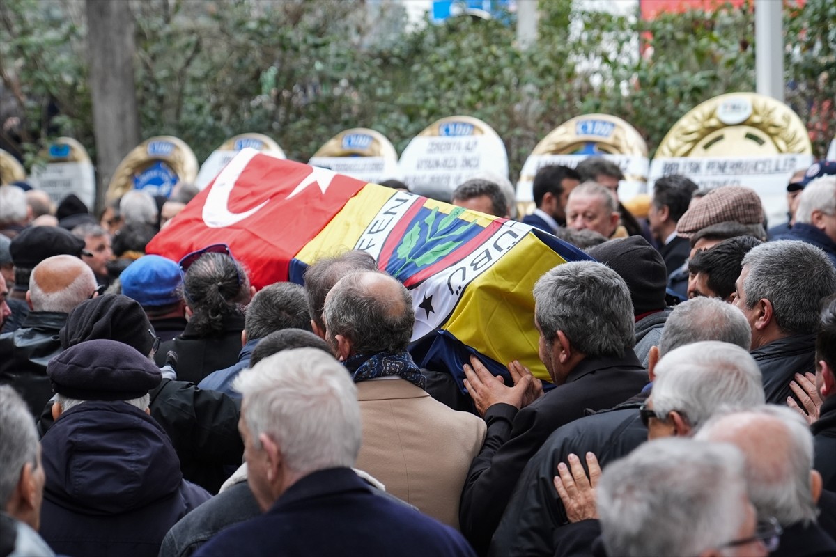 Hayatını kaybeden Fenerbahçe ve A Milli Futbol Takımı'nın eski futbolcusu, teknik direktör Ogün...