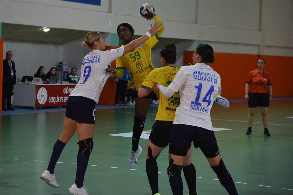 Hentbol Kadınlar Süper Lig'in 15. haftasında Armada Praxis Yalıkavakspor, deplasmanda Görele...